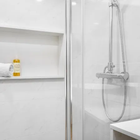 Joivy Principe Real 2br With Terrace Nearby Botanical Garden Of Apartment Lisbon